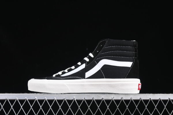 Tênis Vans Clash The Wall