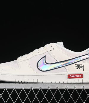 Nike SB Dunk Low Supreme